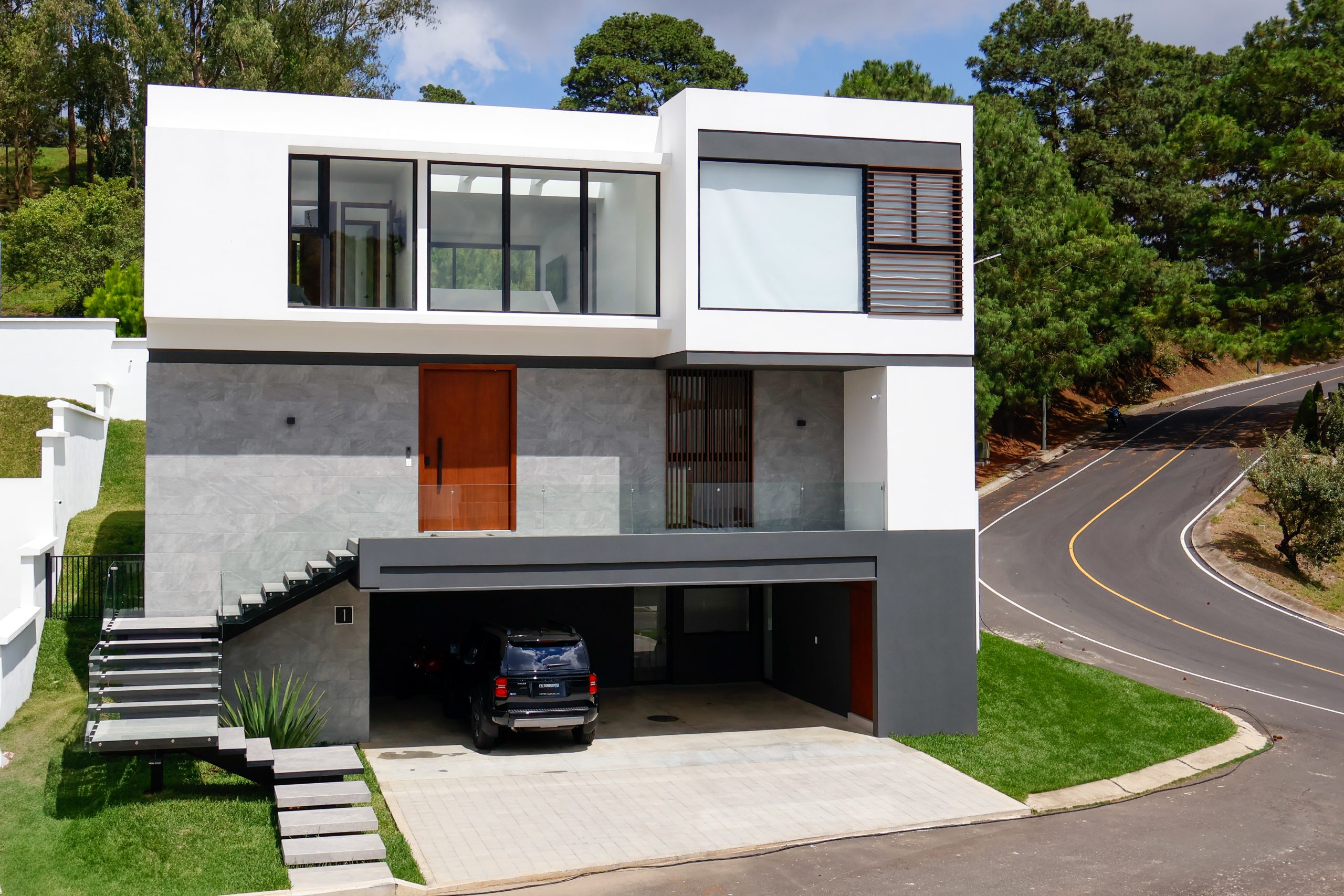 Residencia moderna de sauces de el pulté rodeada de naturaleza con diseño contemporáneo y acabados de lujo dentro de el pulté ecuestre